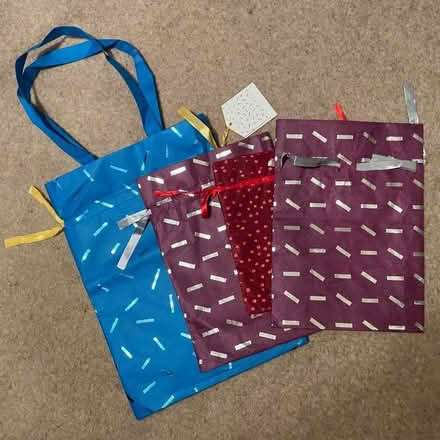 Photo of Amazon gift bags (Twyford RG10) #1