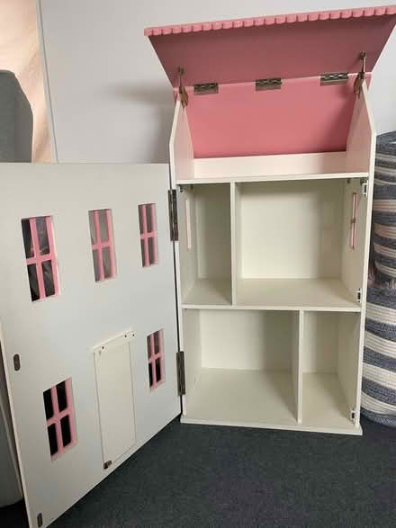 Photo of free Tall Dollhouse (Hawthorne and Pleasant) #3