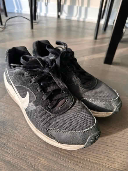 Photo of free Nike tennis shoes size 9 (Yonge and Eglinton) #1