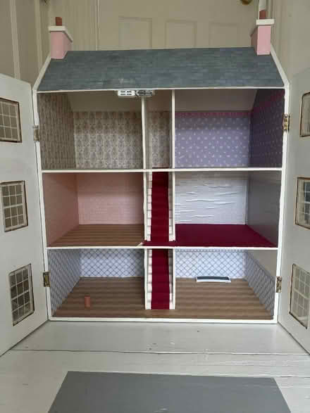 Photo of free Georgian style dolls house (Weston) #1