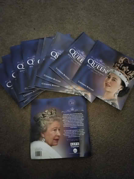 Photo of free Jubilee books about Queen (Cherwell Heights OX16) #1