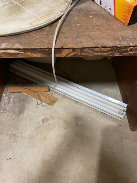 Photo of free Fluorescent light (North Decatur) #1