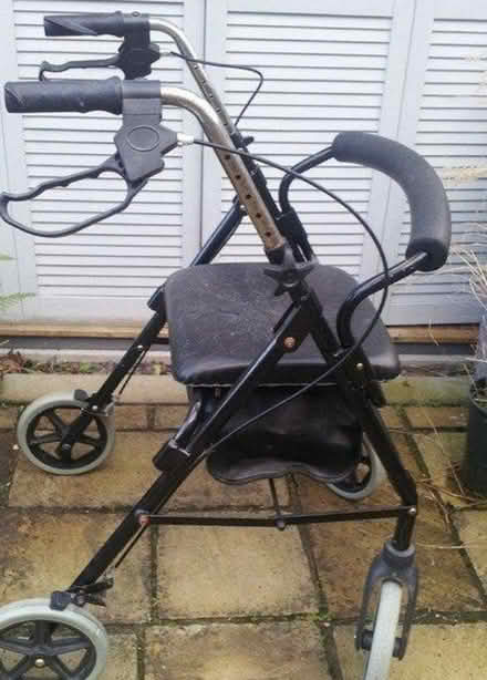 Photo of Rollator with seat (Warcop CA16) #1