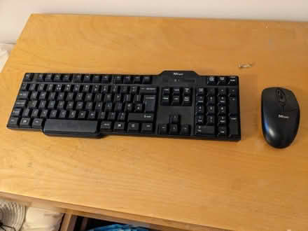 Photo of free Wireless keyboard and mouse (Southcote RG30) #1