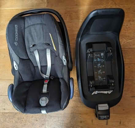 Photo of free Maxi Cosi baby car seat plus isofix base (Batford AL5) #1