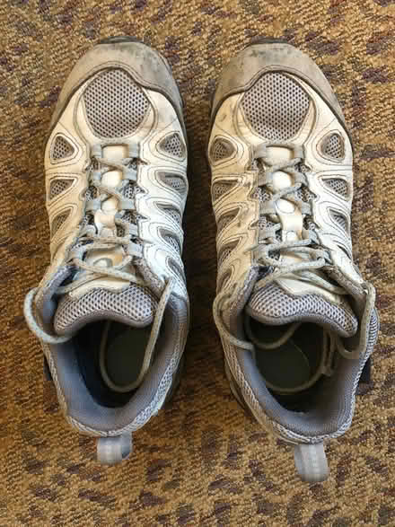 Photo of free women's 10 (?) Oboz (Cerrillos & St. Francis) #1