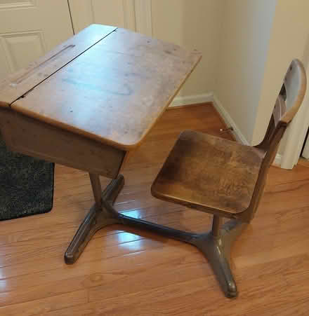 Photo of free student desk (Warrenton, near FHS) #1