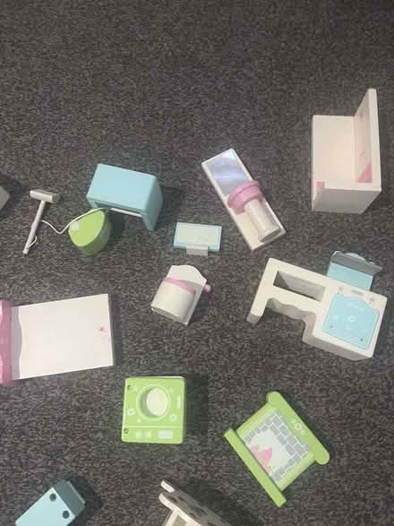 Photo of free Dolls house furniture (Katherines CM19) #1