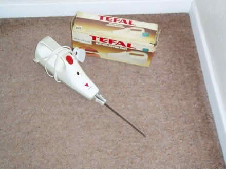 Photo of free Electric carving knife (Roe Green AL10) #1