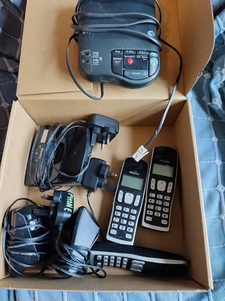 Photo of free 3 Cordless phones & answer machine (OX4 Temple Cowley) #2