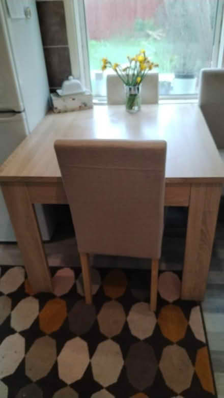 Photo of free Small dining table (Coulsdon) #1