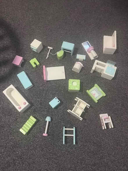 Photo of free Dolls house furniture (Katherines CM19) #2