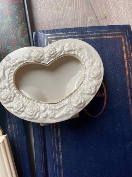 Photo of free Box of frames photo albums (Ijamsville 21754) #2
