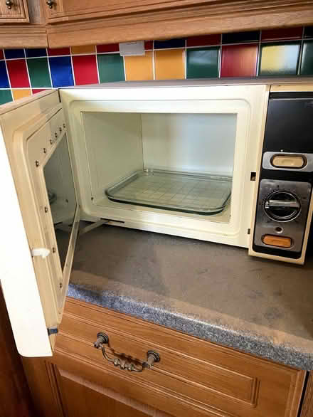 Photo of free Sharp Microwave Oven (Lower Bevendean BN2) #4