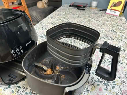 Photo of free Philips Airfryer Large (HA8) #4