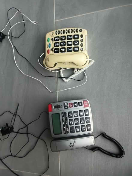 Photo of free Large button telephone (Welland WR13) #1