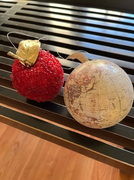 Photo of free Tinsel garlands and ornaments (Alhambra) #2