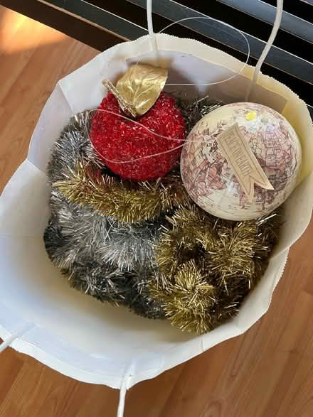 Photo of free Tinsel garlands and ornaments (Alhambra) #1