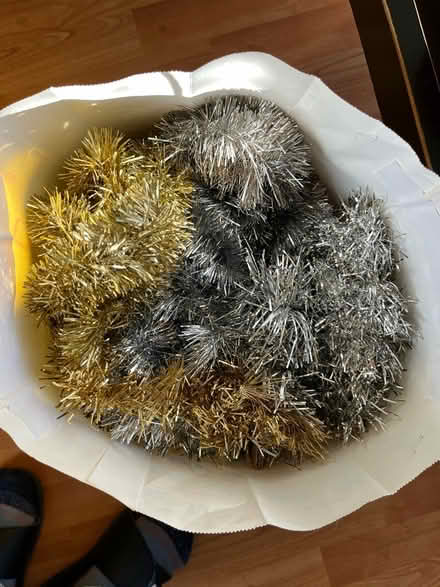 Photo of free Tinsel garlands and ornaments (Alhambra) #3