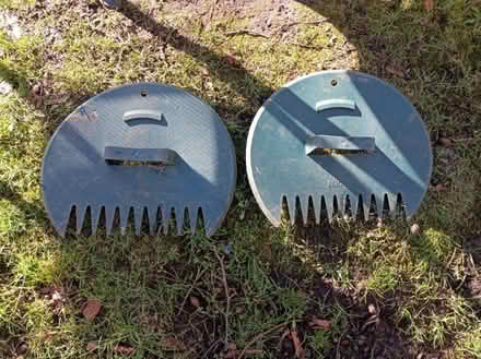 Photo of free Plastic claws for picking up leaves (AB25) #1