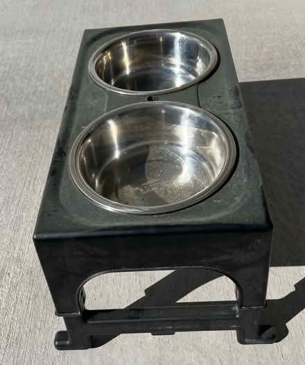 Photo of free Raised feeding station for dogs (South East, near Kirkland.) #3