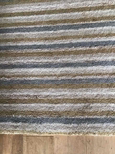 Photo of free Good quality woollen rug (Great Wakering Essex SS3) #2