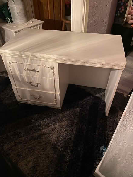 Photo of free White dressing table (Lakenham NR1) #1