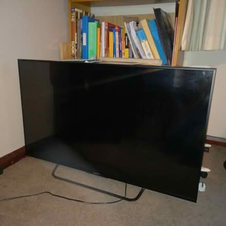Photo of free SONY smart TV (Dorking) #1