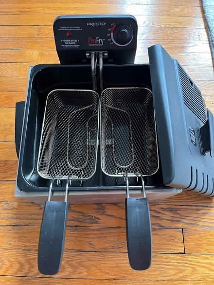 Photo of free Presto Dual Basket Pro Fryer (Highland Park) #3