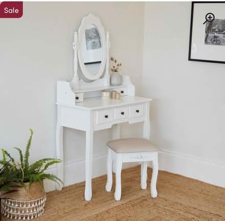 Photo of free White dressing table (Raynes park) #1