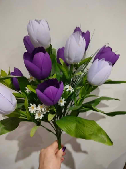 Photo of free Bunch of artificial flowers (Marsworth HP23) #1