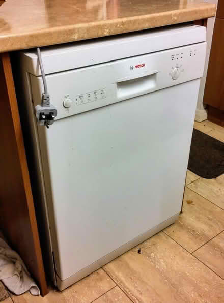 Photo of free Dishwasher (Tonbridge North TN10) #1