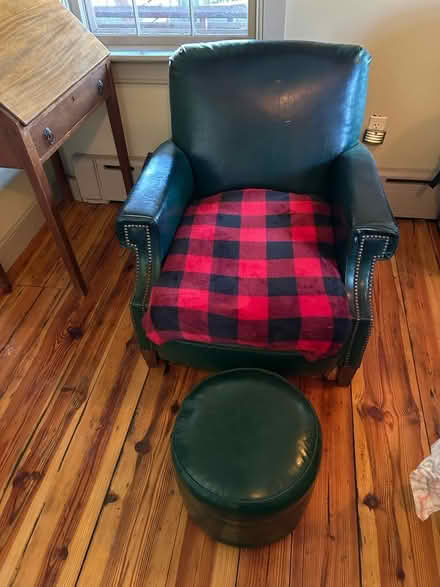 Photo of free Vintage leather armchair/ottoman (Poughquag, NY) #2