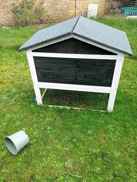 Photo of free Rabbit guinea pig hutch. (Sutton Courtenay OX14) #2
