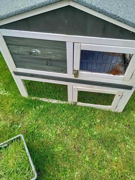 Photo of free Rabbit guinea pig hutch. (Sutton Courtenay OX14) #3
