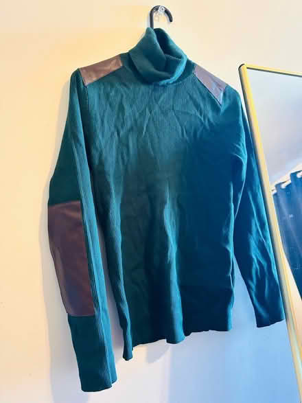 Photo of free Sweater (11377) #2