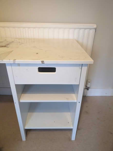 Photo of free White desk (Fortis Green N2) #1