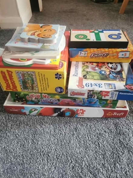 Photo of free Games and books (Stanwell TW19) #1