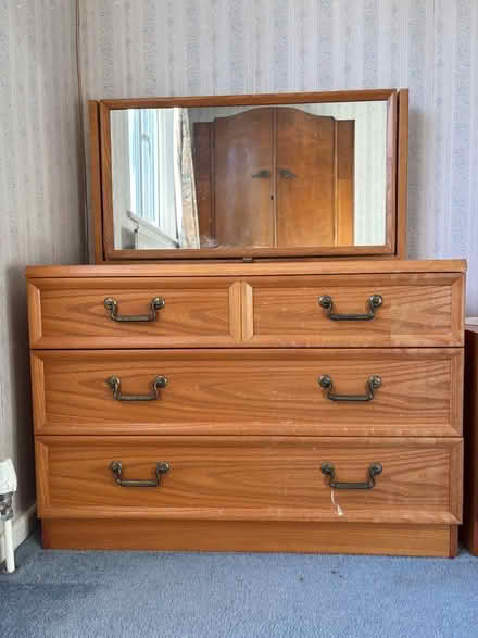 Photo of free Dressing table (Waterlooville PO7) #1
