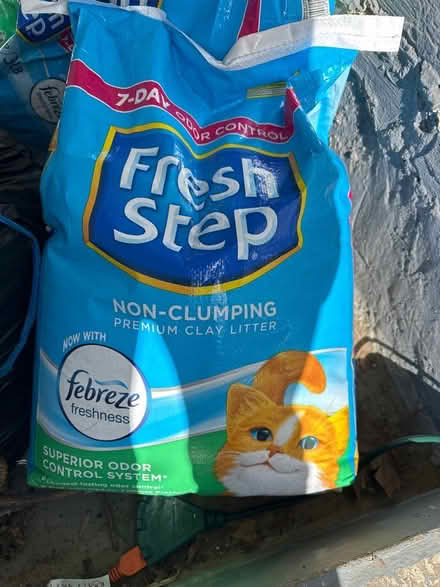 Photo of free Clay Kitty Litter (Palisades, NW, WDC) #1