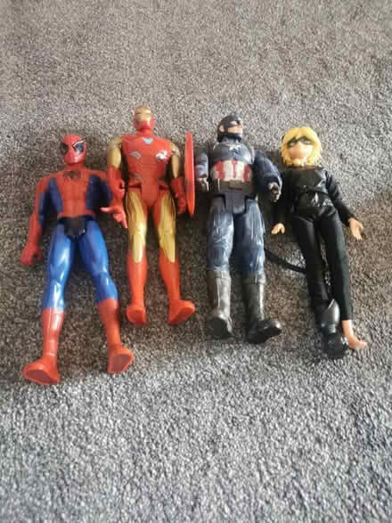 Photo of free Superheroes (Stanwell TW19) #1