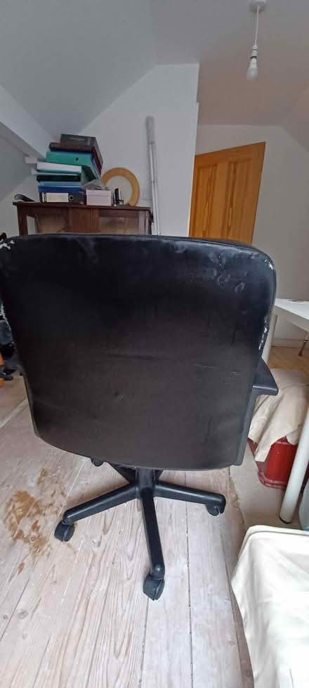 Photo of free Very comfortable Office chair. Lift and swivel function. (Gallowstree Elm DY7) #1