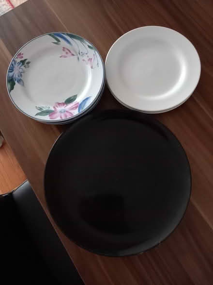 Photo of free 2 dinner plates 6 side plates (sidcup DA15) #1