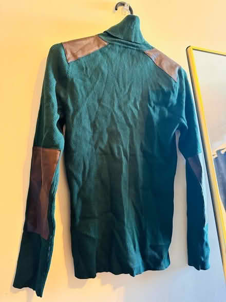 Photo of free Sweater (11377) #1