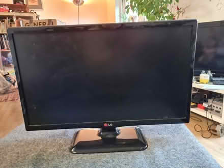 Photo of free lg tv (Near Holborn/Rosebery Ave) #1