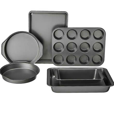 Photo of Muffin pans and bakeware (Mississauga Valley) #1