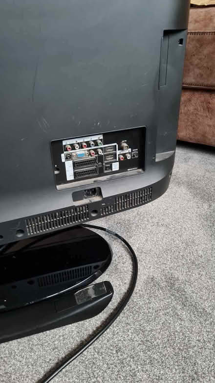 Photo of free Working old style Samsung TV 40 inches (Romiley SK6) #1