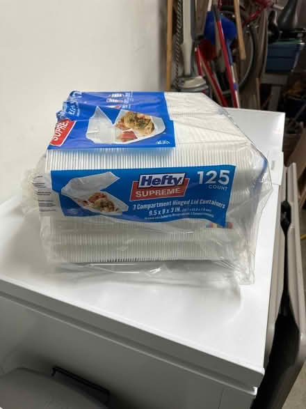 Photo of free Hefty hinged food containers (Torrance 90501 near Hull MS) #1