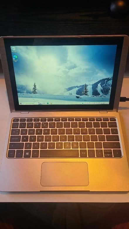 Photo of free HP laptop (cracked screen) (NW2) #2