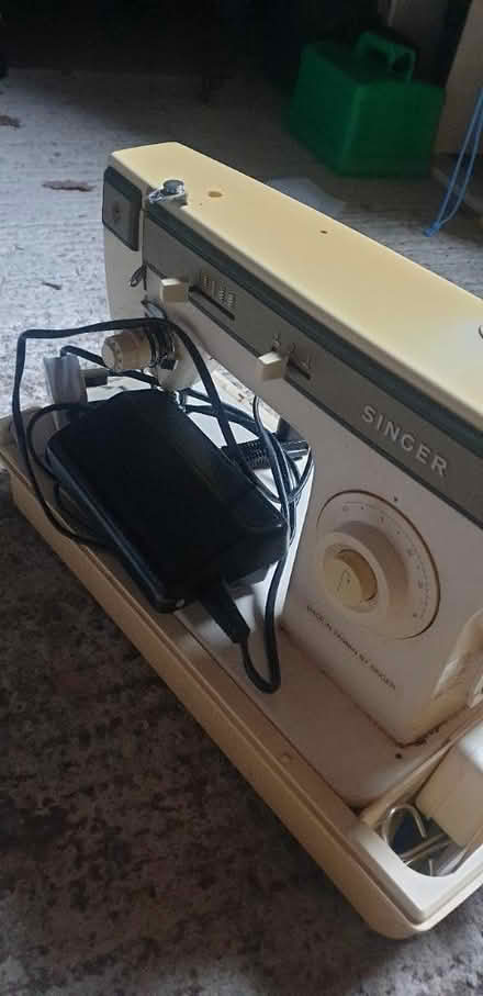 Photo of free Singer sewing machine (Upper arncott OX25) #2